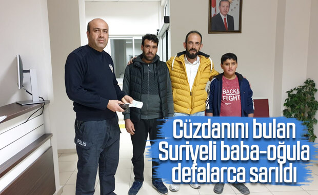 Suriyeli baba ve oğlu, cüzdanı kaybolan kişiyi sevindirdi